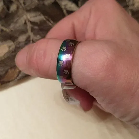 🎈3/$12 Iridescent Paw Print Band Ring! - Picture 3 of 4